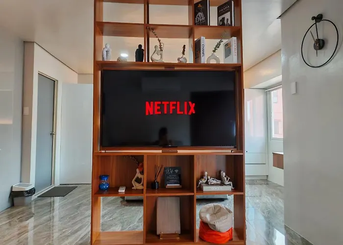 Traveler's Nest Near Airport, Netflix, Stylish, Cozy With Swimming Pool マクタン
