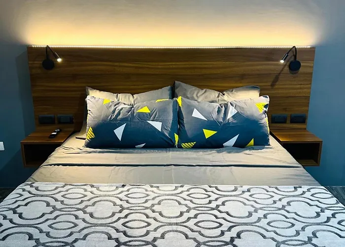 Traveler's Nest Near Airport, Netflix, Stylish, Cozy With Swimming Pool * マクタン
