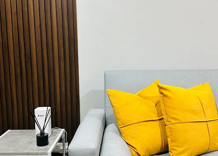 Traveler's Nest Near Airport, Netflix, Stylish, Cozy With Swimming Pool アパート マクタン