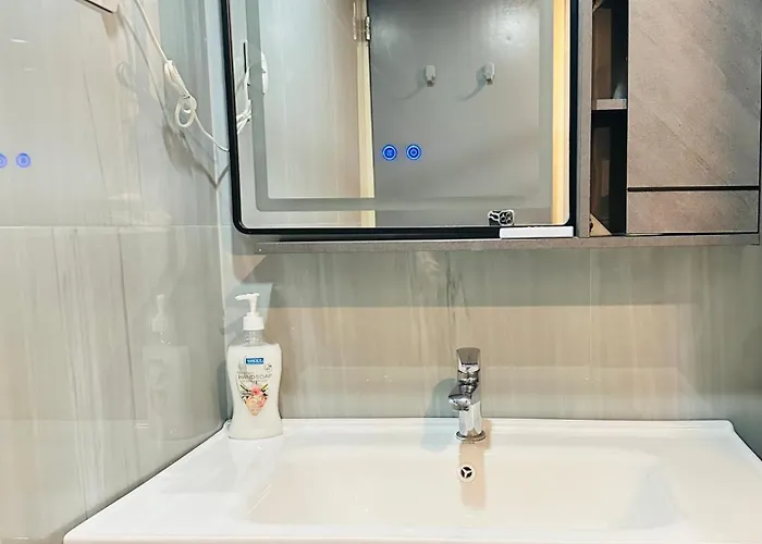 Traveler's Nest Near Airport, Netflix, Stylish, Cozy With Swimming Pool * マクタン